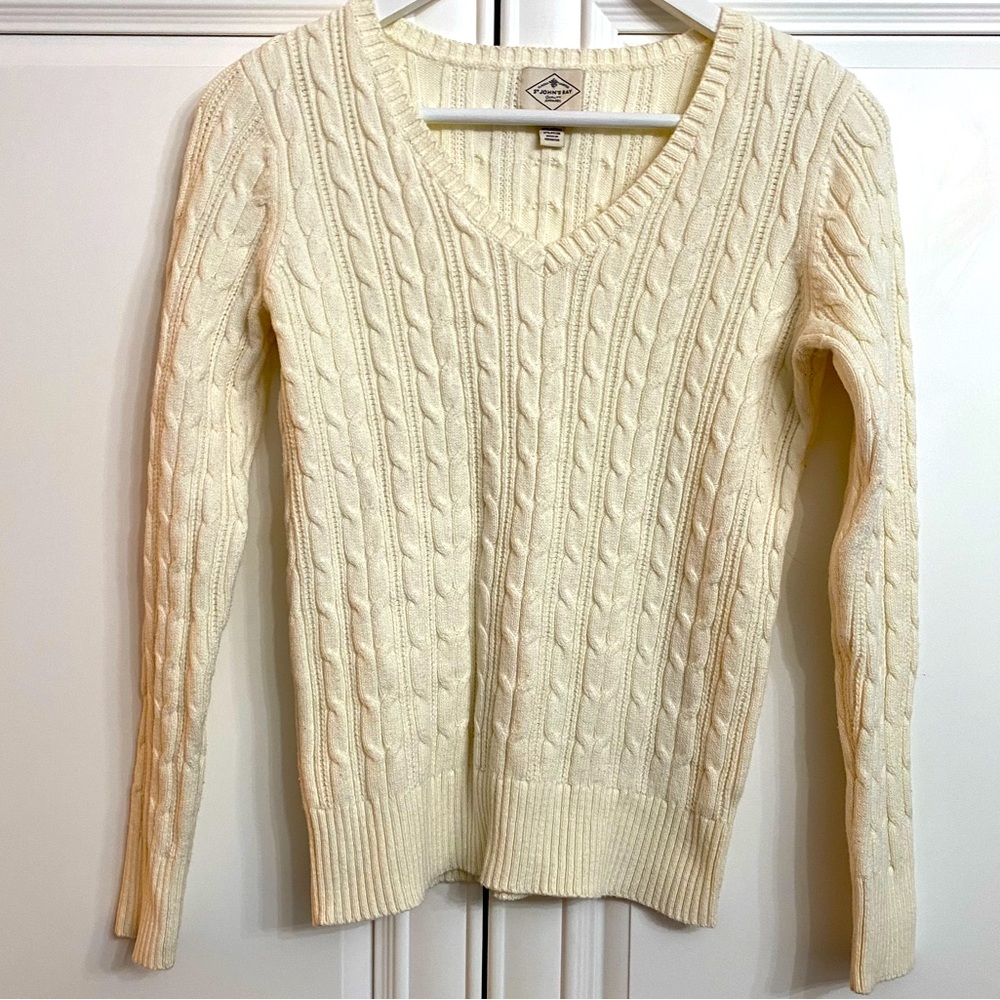 St John’s Bay Women’s Sz Small Long Sleeve V-Neck Cable Knit Sweater in Cream